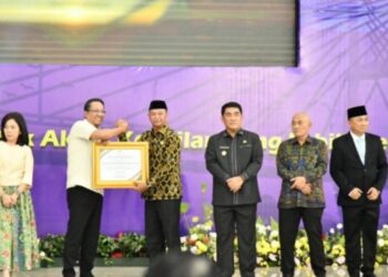 Proaktif Pembentukan Posbankum, Pemkab Boltim Terima Penghargaan Menteri Hukum RI