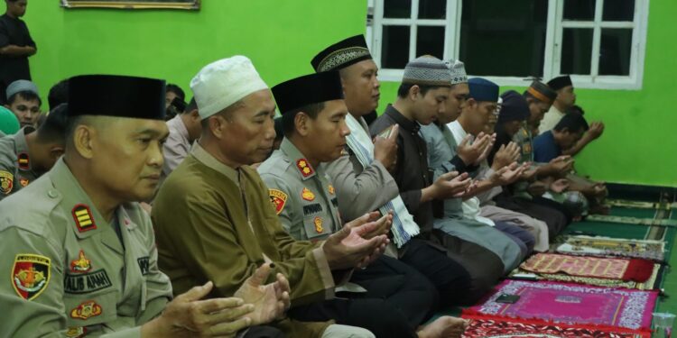 Maknai Ramadan, Polres Kotamobagu Gelar Shalat Tarawih Berjamaah