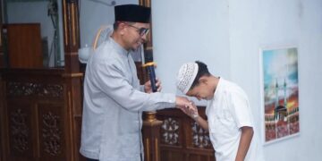 Foto : Momen Safari Ramadhan di Masjid Alkhairaat Dalapuli, saat Bupati Boltara bersama masyarakat di Desa Dalapuli