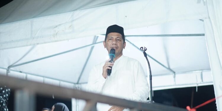 Foto : Sekretaris Daerah Jusnan C. Mokoginta saat membuka Gebyar Pasar Senggol Boroko