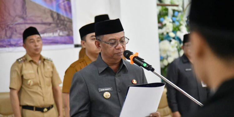 Lantik Puluhan Pejabat, ini Pesan Bupati Boltim Oskar Manoppo
