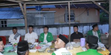 Foto : Pimpinan GP Ansor Boltara saat melaksanakan buka puasa bersama di Masjid Al-Ikhsan Desa Binjeita