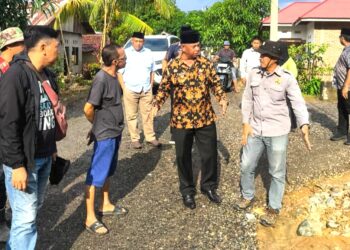 Pastikan Sesuai Standar, Oskar Manoppo Tinjau Proses Pekerjaan Peningkatan Jalan Matabulu