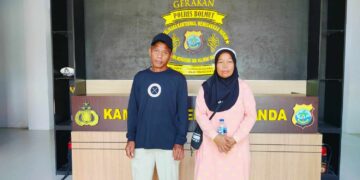 Foto : Kedua Orang Tua almarhum Candri Wartabone