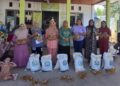 75 Keluarga di Desa Pontodon Timur Terima Bantuan Pangan Beras dan Minyak Goreng